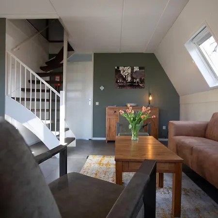 بيت للعطل In Near Lakes