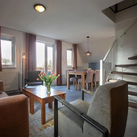 In Near Lakes بيت للعطل *